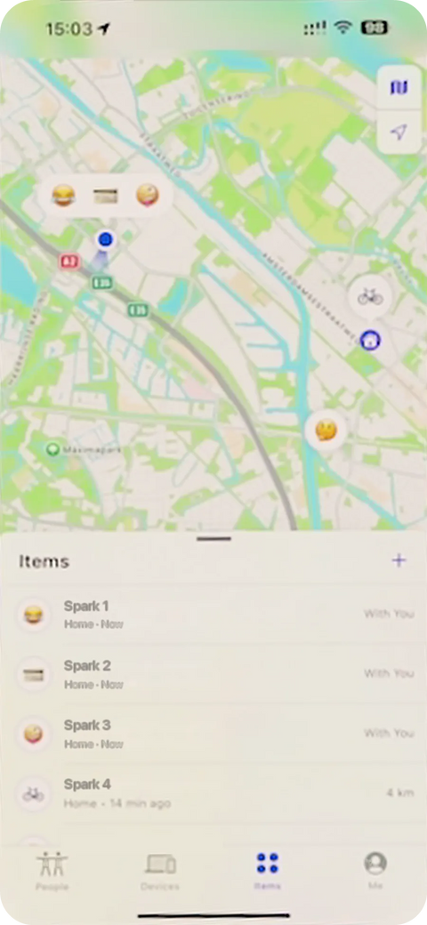 פותחים את Find My, לוחצים על "Items" למטה, ואז על "+".
